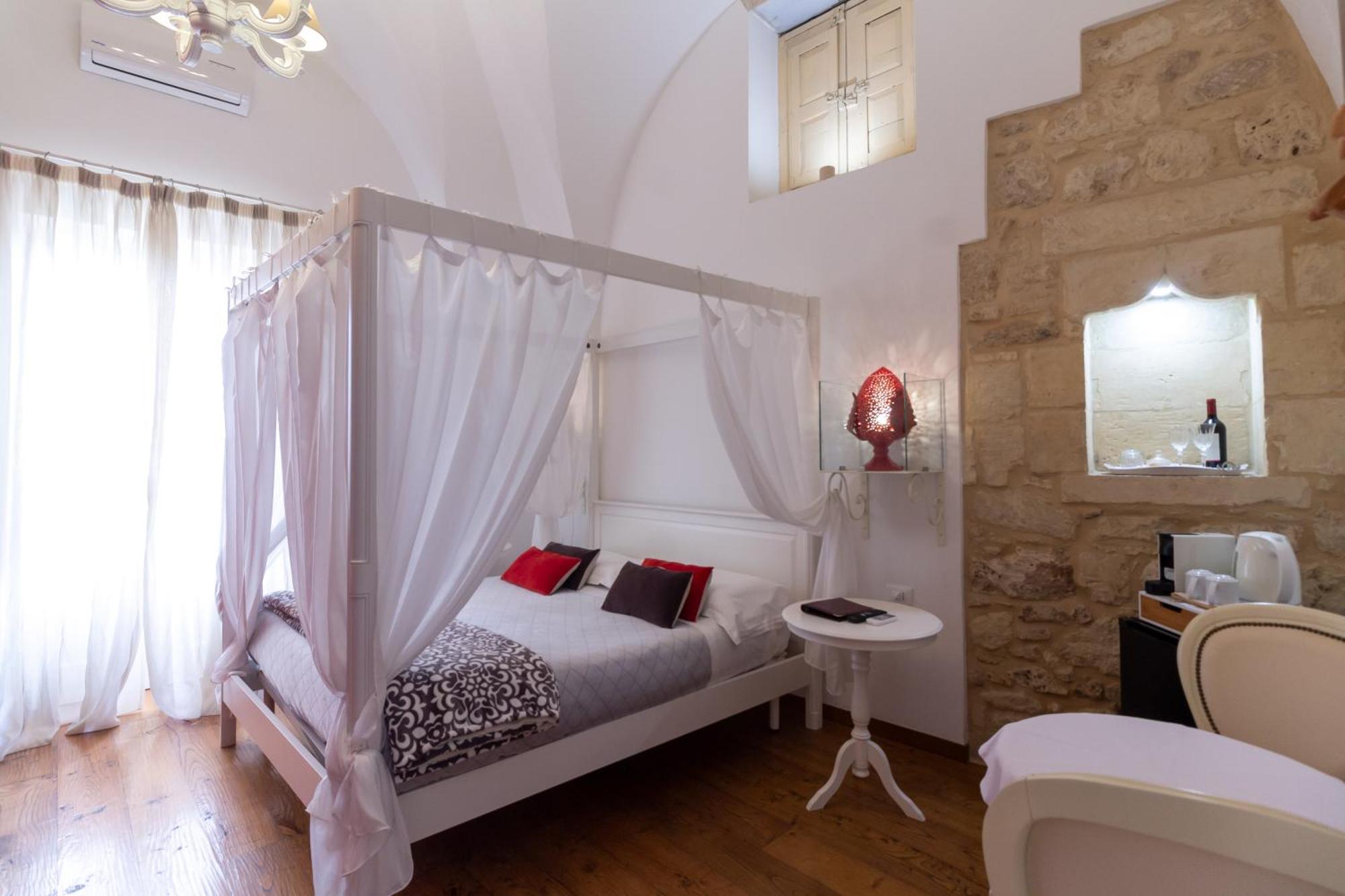 Le Nicchie Luxury Rooms Лечче Экстерьер фото